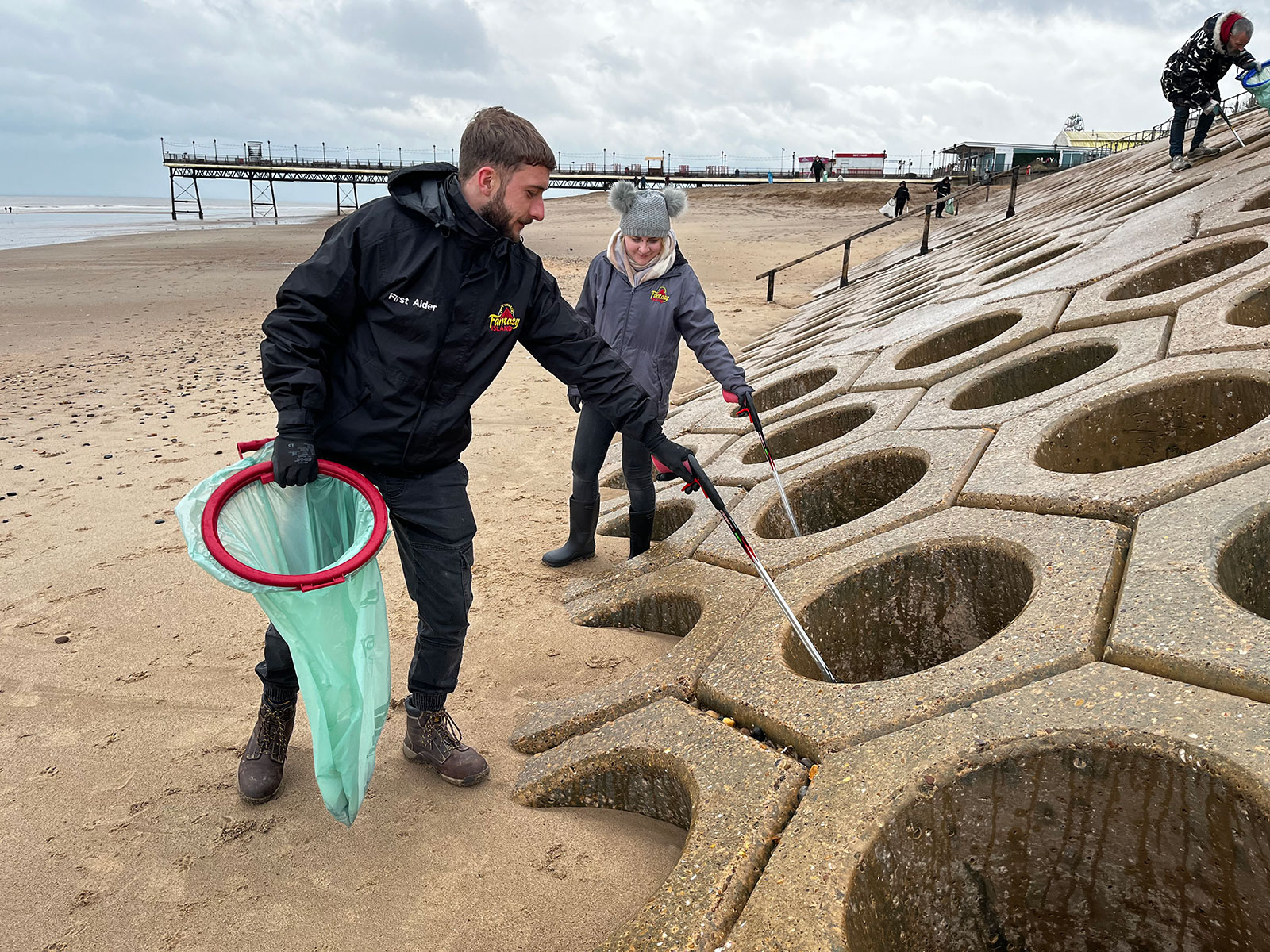 fantasy-island-and-skegness-pier-host-successful-beach-clean-up-event